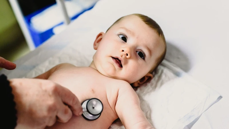 Phản xạ kéo dài sau 6 tháng có thể cần được bác sĩ đánh giá để tìm nguyên nhân