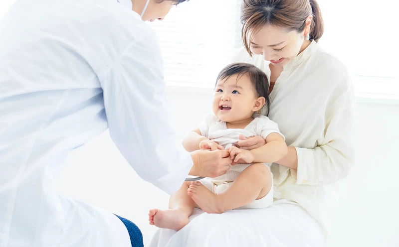 Nên đưa trẻ đi khám nếu tình trạng phát ban kéo dài sau sốt hoặc đi kèm các dấu hiệu bất thường khác