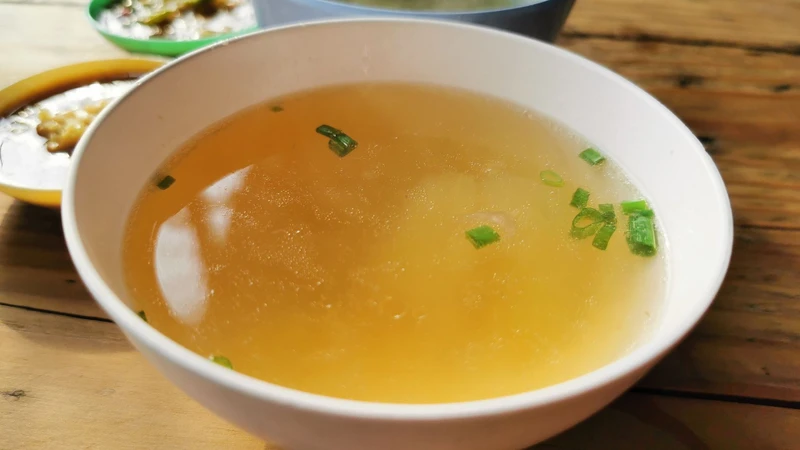 Người bệnh sau phẫu thuật nên ăn thức ăn lỏng, vận động nhẹ nhàng để hỗ trợ hồi phục