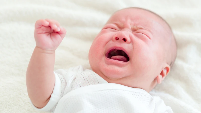Tình trạng tích tụ hơi trong bụng gây khó chịu, khiến trẻ quấy khóc nhiều