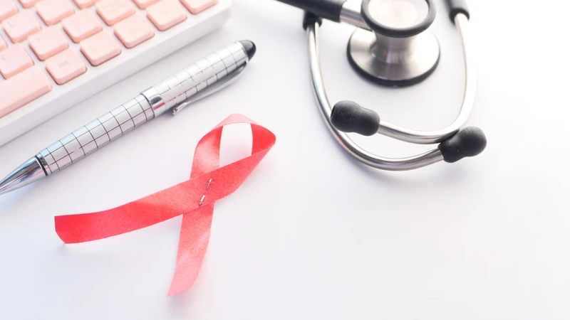 Phơi nhiễm HIV là tình trạng một người tiếp xúc trực tiếp với virus HIV thông qua các đường lây truyền như máu, dịch tiết sinh dục hoặc các mô bị tổn thương