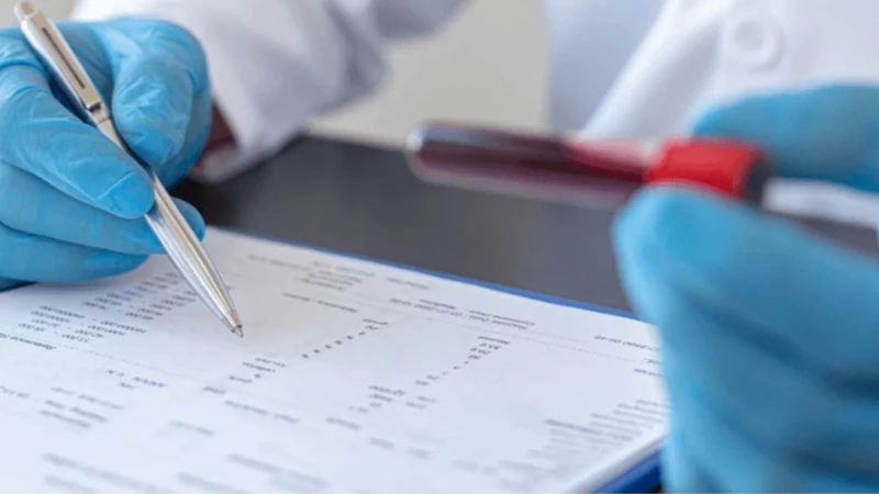 Chỉ số phosphatase kiềm (ALP) ở người trưởng thành thường dao động khoảng 44–147 IU/L