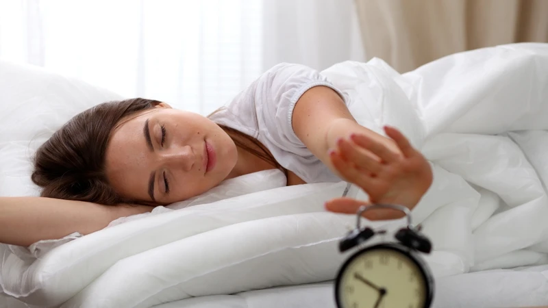 Ngủ đủ và giảm stress giúp ổn định hormone và cải thiện tiết dịch, tăng khoái cảm