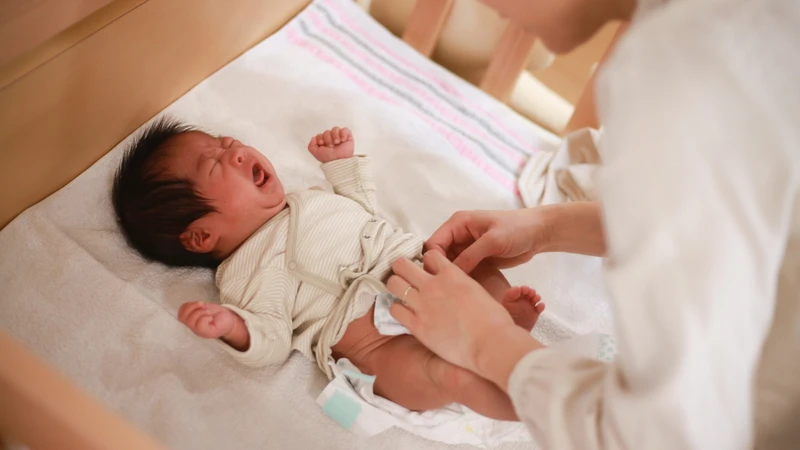 Những thói quen sau sinh có thể làm căng cơ cổ, vai, lưng, cổ tay và khuỷu tay