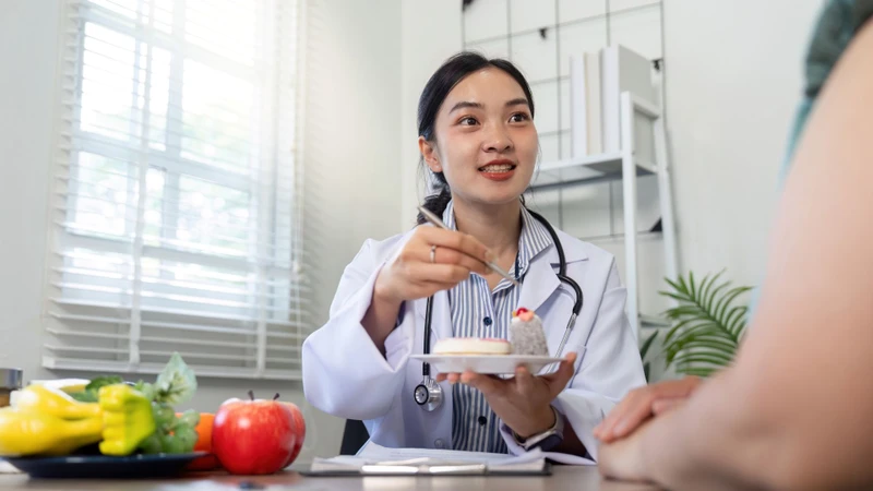 Nên tham khảo ý kiến của bác sĩ hoặc dược sĩ trước khi bắt đầu sử dụng bất kỳ loại thực phẩm chức năng nào
