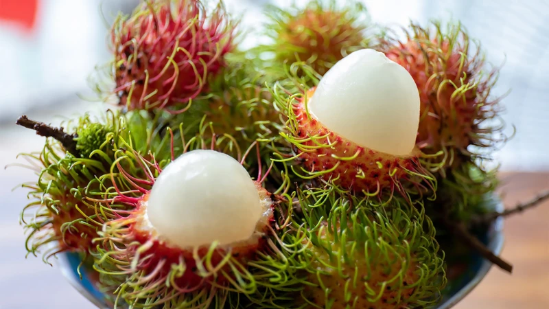 qua-chom-chom-loi-ich-suc-khoe-calo-va-luu-y-khi-an - 1.png