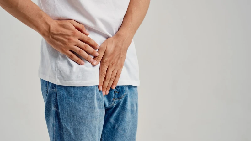 Nam giới nên đi khám khi đau lúc quan hệ, khó chịu vùng kín hoặc gặp tình trạng rối loạn cương dương