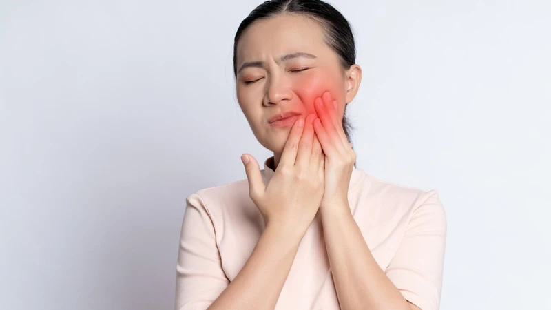 Các tổn thương niêm mạc miệng tạo ra những điểm yếu trên hàng rào bảo vệ của niêm mạc