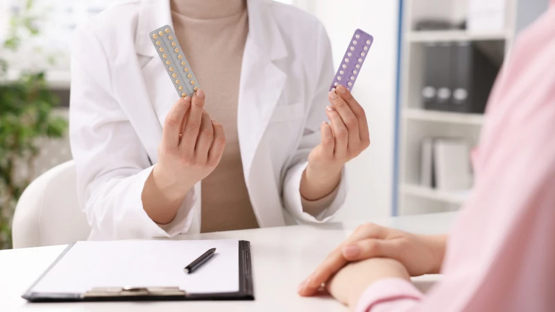 Việc lựa chọn sử dụng thuốc tránh thai nên dựa trên tư vấn của bác sĩ