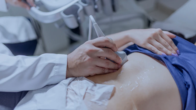 Việc thăm khám chuyên khoa sẽ giúp bạn có câu trả lời chính xác có thai hay không
