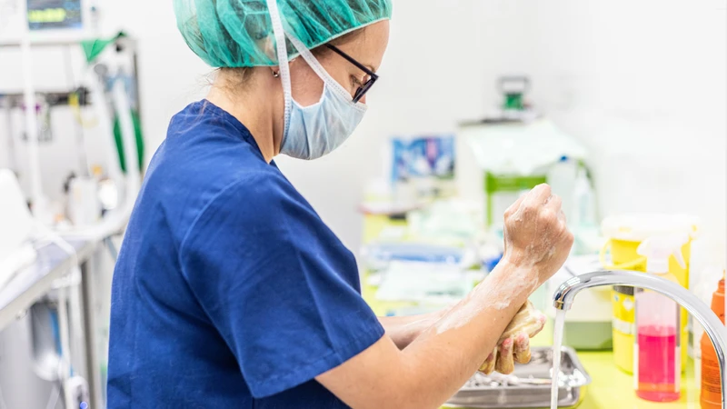 Nhân viên y tế cần chuẩn bị dụng cụ lấy mẫu cẩn thận và vô trùng