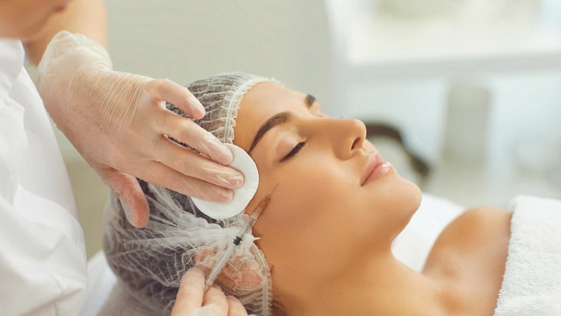 Botox có thể giúp giảm tiết mồ hôi trong vài tháng và cần được thực hiện bởi bác sĩ chuyên khoa