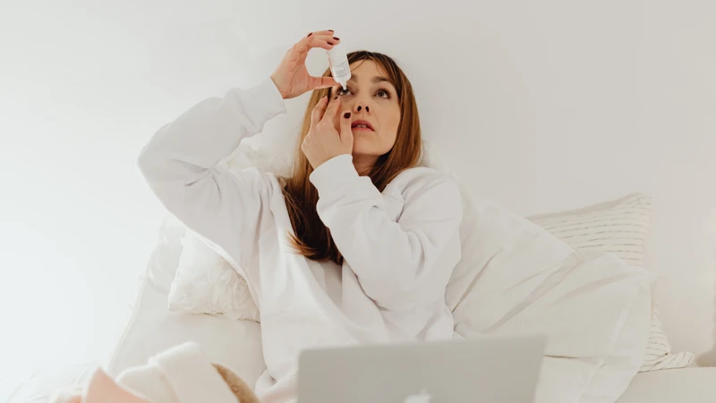 Lạm dụng thuốc nhỏ mắt gây tê tại chỗ sẽ gây hại