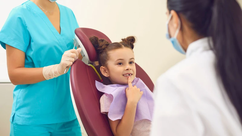 Nha sĩ sẽ tư vấn cụ thể về tình trạng răng hàm và phương pháp chăm sóc phù hợp