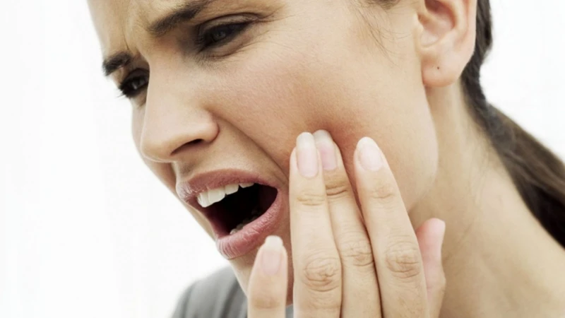 Răng khôn bị sâu không được điều trị sẽ gây đau nhức khó chịu