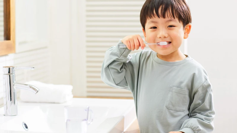 Vệ sinh răng miệng sạch sẻ giúp phòng ngừa răng không mọc lệch