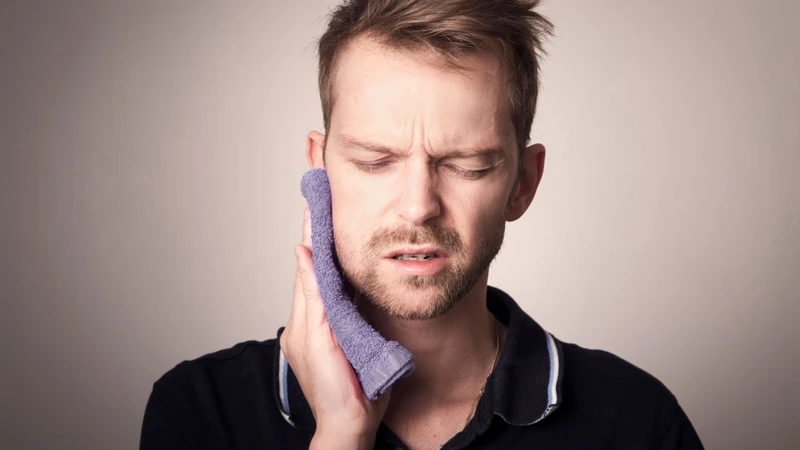 Răng khôn mọc ngầm có thể gây đau nhức khi bị viêm lợi trùm