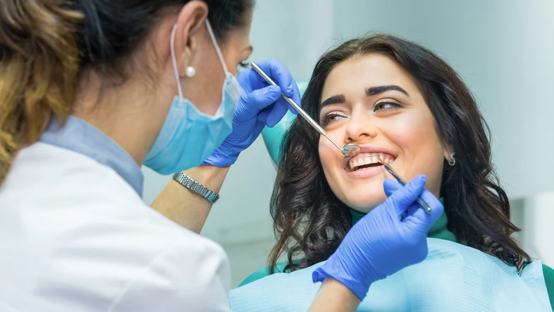 Kiểm tra nha khoa định kỳ giúp hành trình niềng răng an toàn và hiệu quả hơn