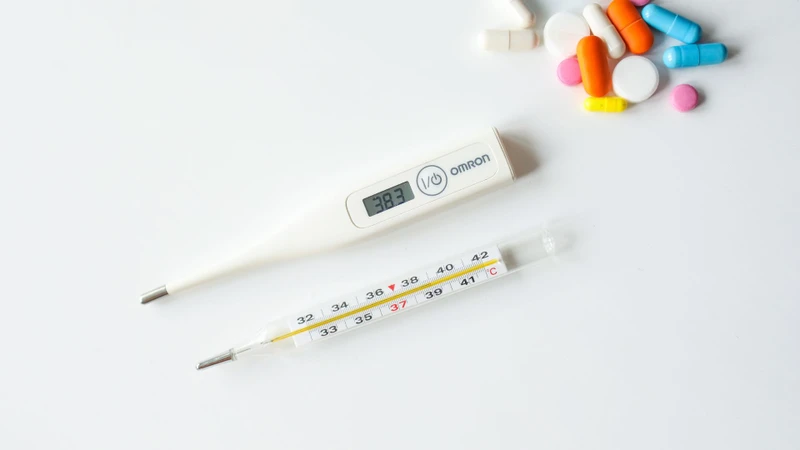 Sốt kèm rò hậu môn&nbsp;là dấu hiệu của tình trạng nhiễm trùng nghiêm trọng cần được điều trị ngay