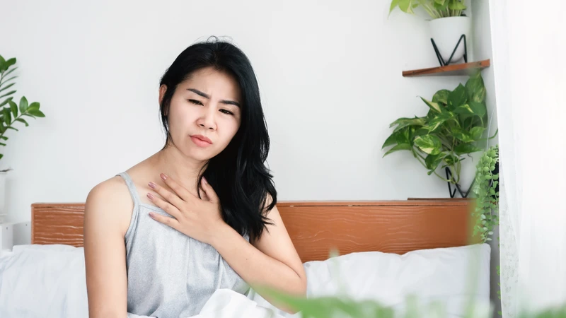 Rối loạn lo âu có thể gây cảm giác khó thở hoặc hụt hơi
