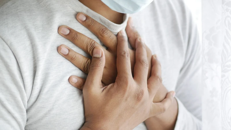 Người bị rối loạn nhịp tim có thể kèm đau tức ngực thường xuyên