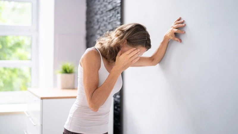 Bệnh nhân rối loạn tiền đình nên hạn chế thay đổi tư thế đột ngột