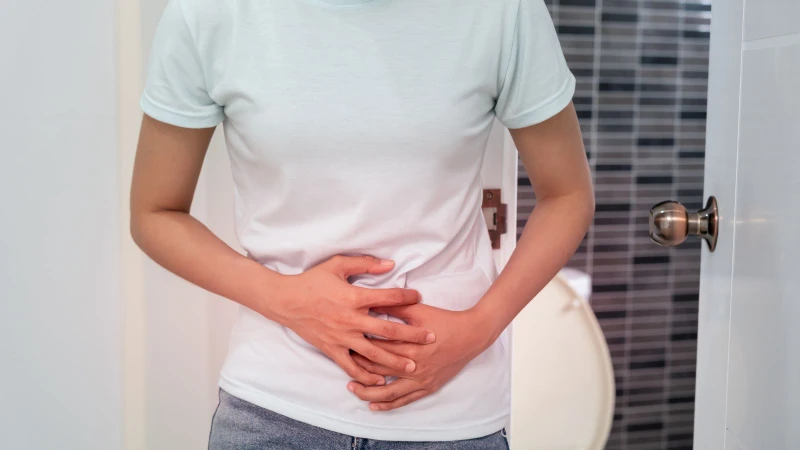 Triệu chứng điển hình của rối loạn tiêu hoá là đau bụng âm ỉ, đầy hơi, chướng bụng
