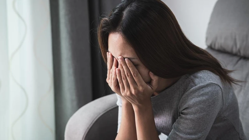 Tậm trạng buồn rầu và chán nản kéo dài là triệu chứng của rối loạn trầm cảm dai dẳng