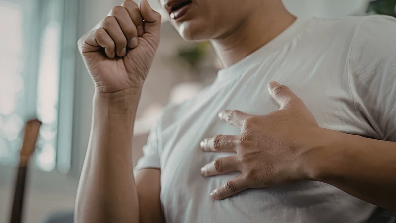 Nếu rốn phổi đậm đi kèm các biểu hiện như ho kéo dài, khó thở hoặc đau ngực, cần đánh giá thêm
