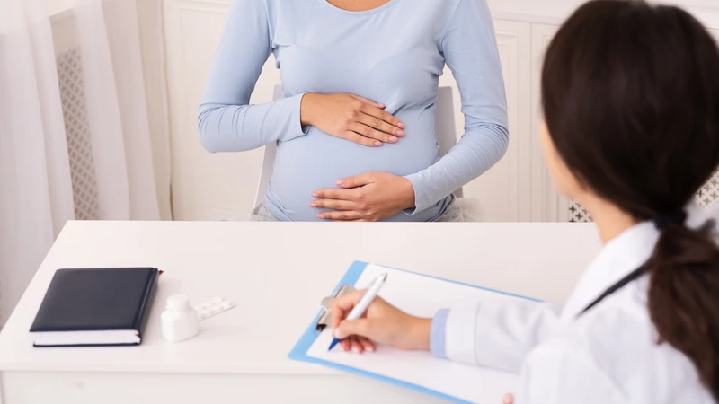 Khi nghi ngờ sa dây rốn, mẹ bầu cần đến cơ sở y tế ngay vì đây là tình trạng cấp cứu sản khoa nguy hiểm