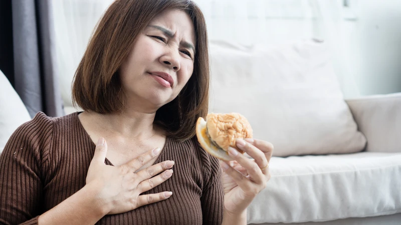 Sặc nước bọt có thể xuất phát từ nhiều nguyên nhân khác nhau