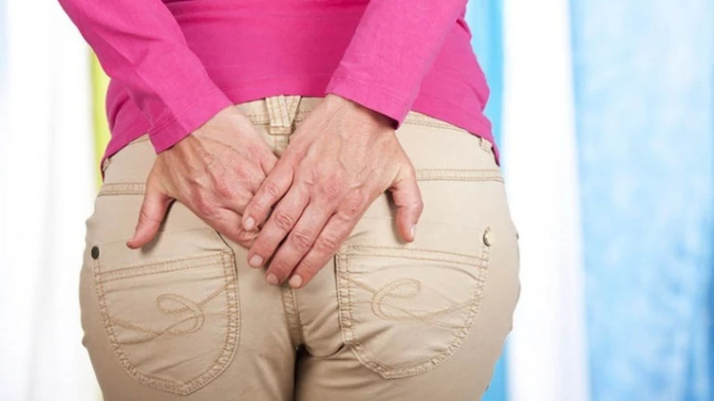 Người nhiễm sán dải lùn có thể bị ngứa hoặc khó chịu quanh hậu môn, nhất là vào ban đêm