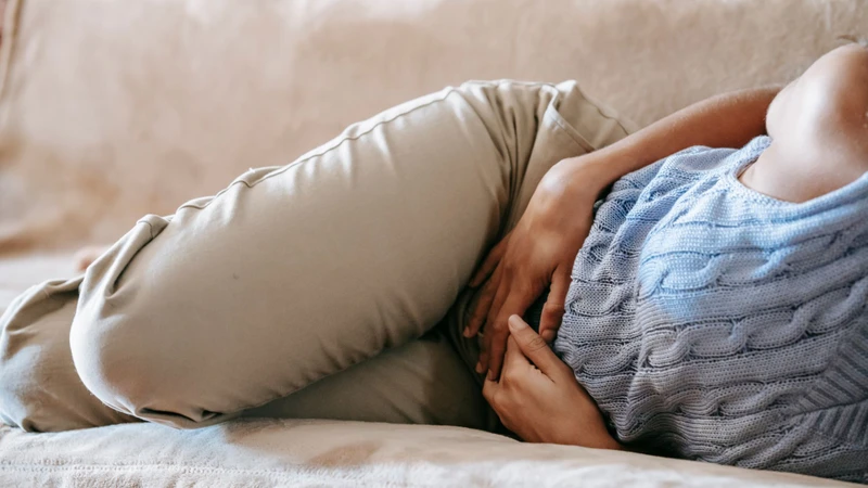 Đau bụng thường xuyên ở người có thói quen ăn thịt bò tái sống gợi ý bệnh sán dây bò