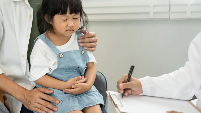 Cần đi khám ngay nếu ăn khoai mì xong bị chóng mặt, buồn nôn, đau bụng