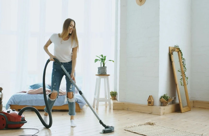 Vệ sinh phòng ngủ giúp hạn chế tiếp xúc với các dị nguyên thường gặp