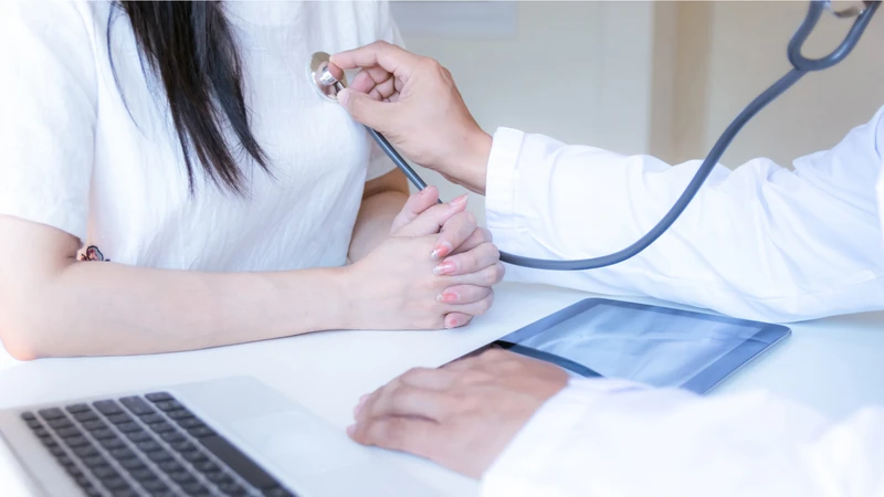 Người bệnh cần tái khám định kỳ sau điều trị sarcoma mạch máu để theo dõi nguy cơ tái phát