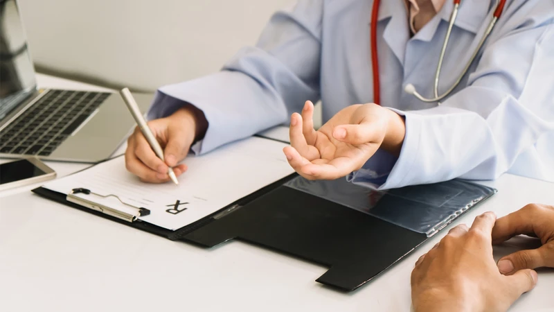 Chẩn đoán u xơ bì lồi thường cần kết hợp khám da liễu, sinh thiết và xét nghiệm chuyên sâu