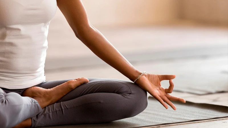 Có thể nghe nhạc thiền và tập yoga nhẹ nhàng để giữ tinh thần thoải mái sau khi chuyển phôi