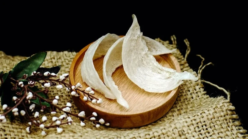 Yến sào giàu protein, khoáng chất và hợp chất quý, giúp tăng cường sức khỏe, miễn dịch và phát triển cơ thể