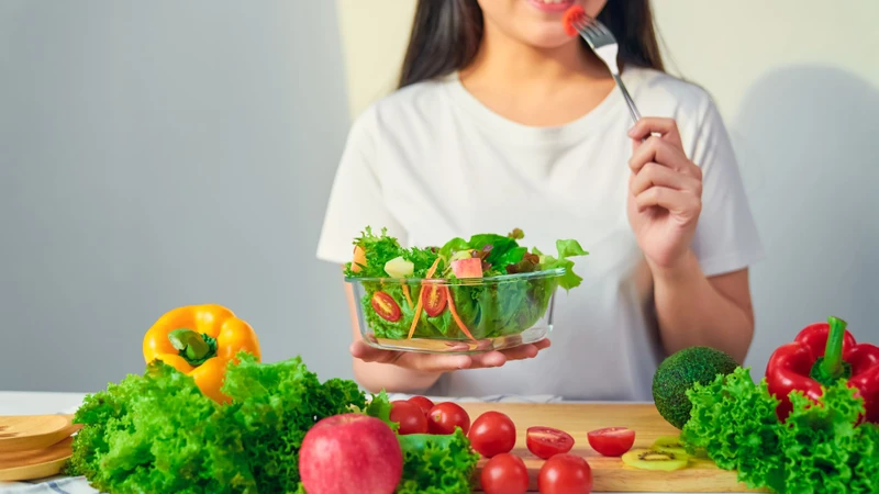Sau chuyển phôi nên ăn gì không chỉ là chọn thực phẩm mà còn là cách kết hợp chúng để duy trì năng lượng ổn định