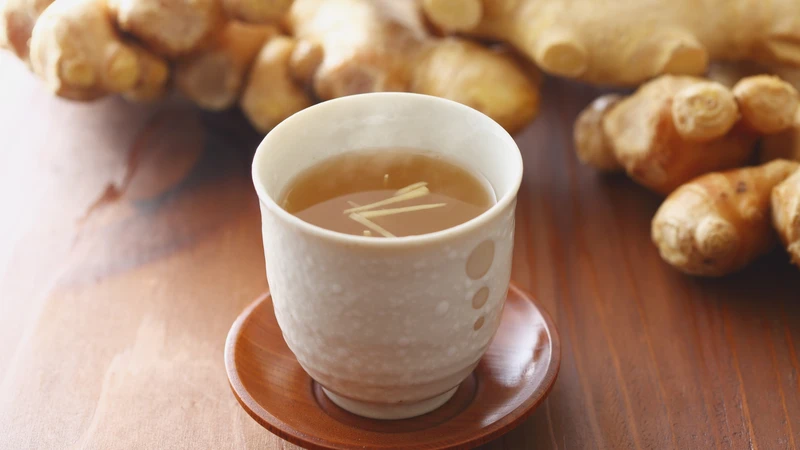 Ăn hải sản uống nước gì? Một tách trà gừng ấm giúp làm dịu dạ dày và hỗ trợ tiêu hóa hiệu quả