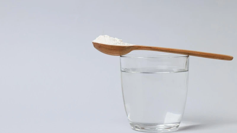 Có thể sử dụng nước muối sinh lý để súc miệng sau khi nhổ răng