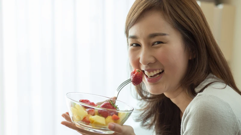 Nên ăn trái cây tươi trực tiếp để hấp thụ trọn vẹn chất xơ và vitamin