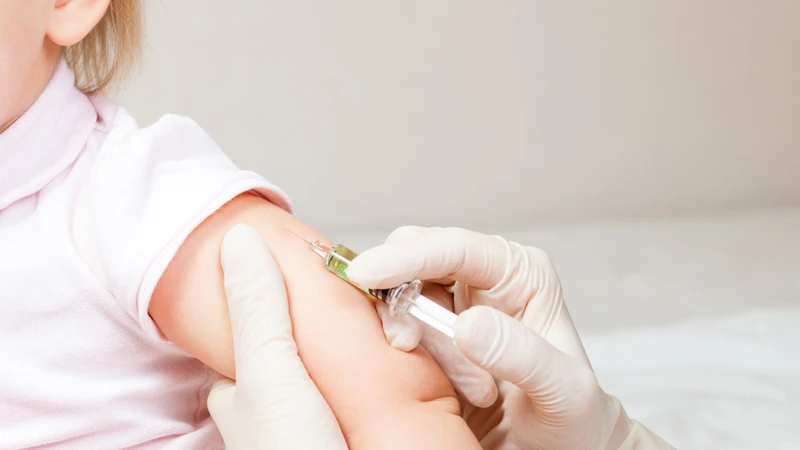 Sau tiêm trẻ có cần kiêng ăn gì không là lo lắng của nhiều ba mẹ