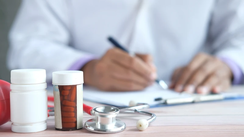 Sau khi tiêm vacxin nên uống thuốc gì để giảm khó chịu mà vẫn đảm bảo hiệu quả miễn dịch