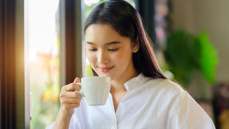 Một số người cần được bác sĩ tư vấn trước khi uống cà phê sau mổ