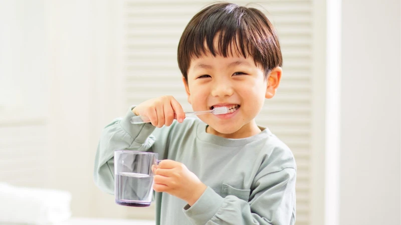 Cha mẹ cần hướng dẫn con về thói quen chăm sóc răng miệng hàng ngày