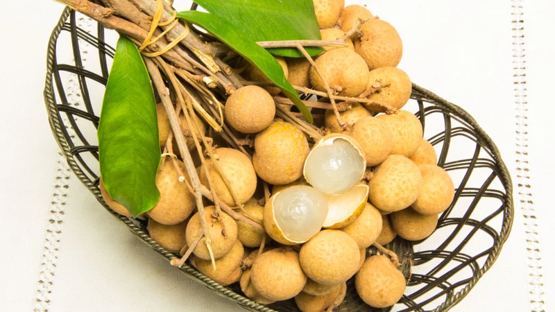 Sau sinh ăn nhãn được không? Giải đáp chính xác và lưu ý quan trọng cho mẹ bỉm 2
