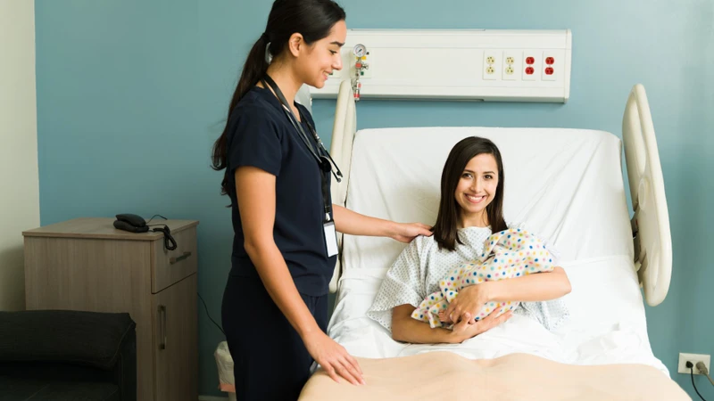Sau sinh có nên chườm nóng bụng không? Những lưu ý quan trọng cần biết 2