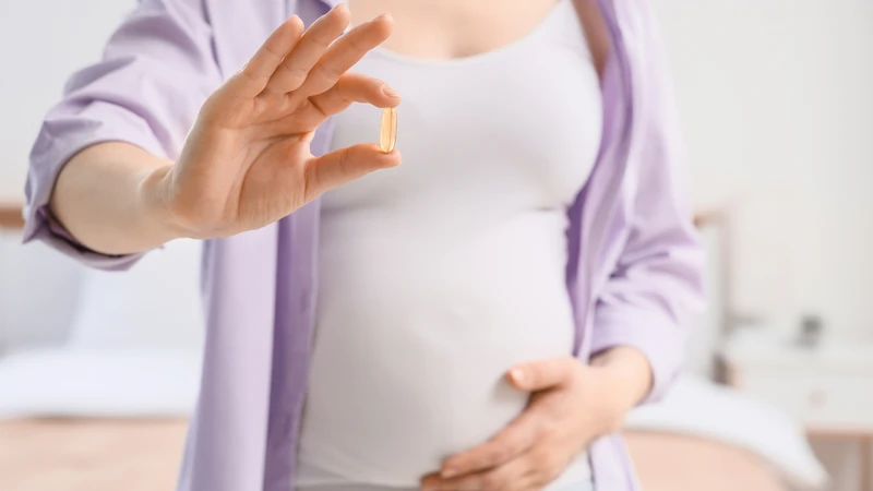 Axit folic đóng vai trò quan trọng trong thai kỳ sớm, cần bổ sung theo hướng dẫn chuyên môn